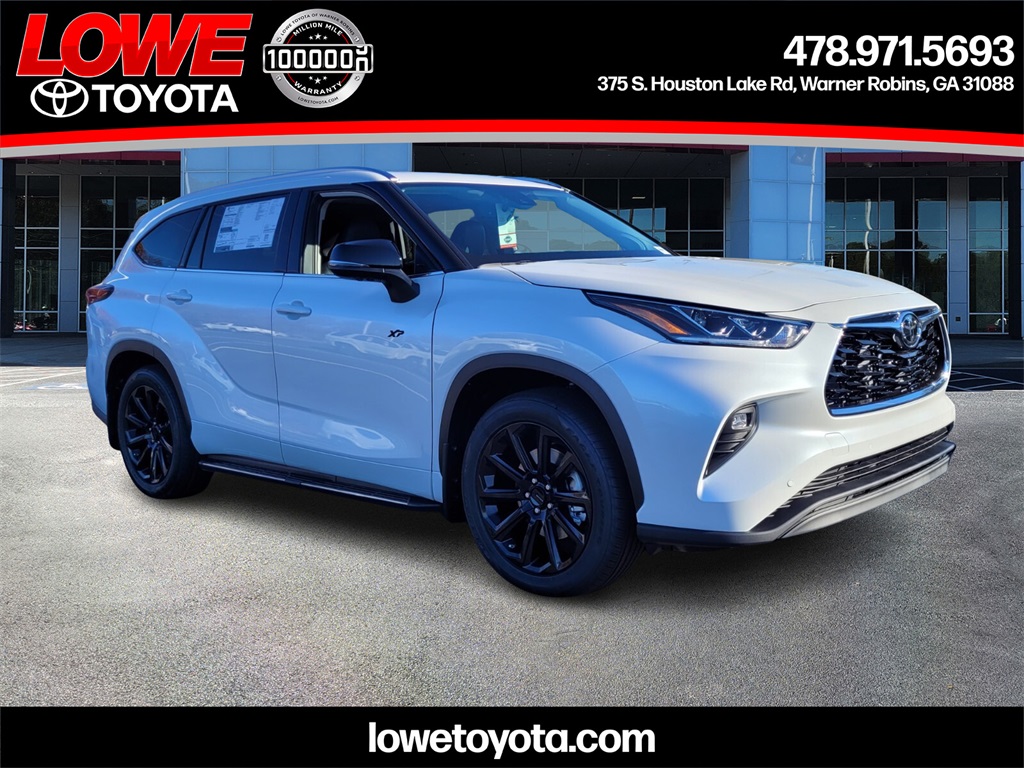 2026 Toyota Highlander Limited's photo