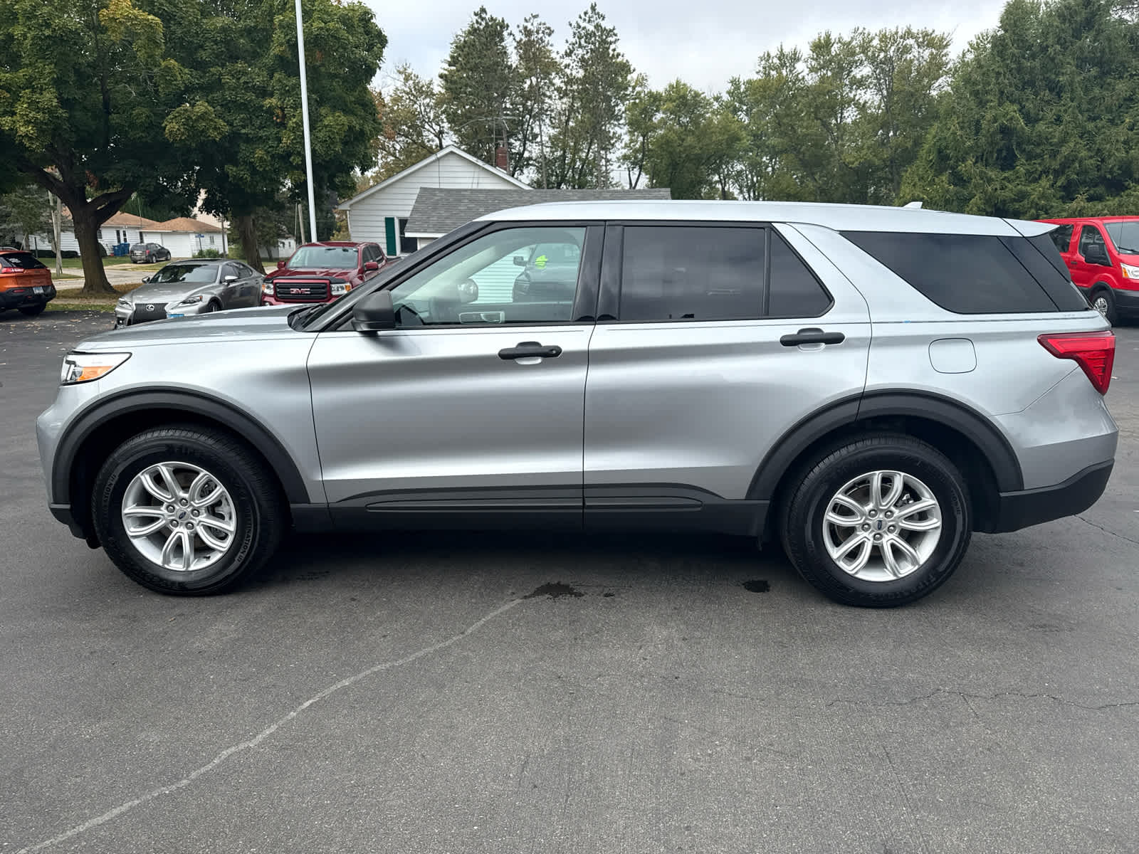 2020 Ford Explorer Base photo 6