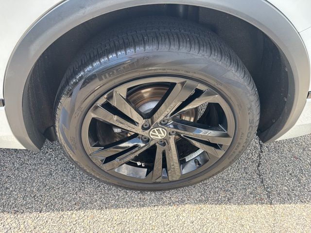 2024 Volkswagen Tiguan SE R-Line Black photo 11