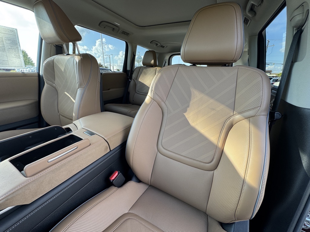 2026 Infiniti QX80 Luxe photo 13