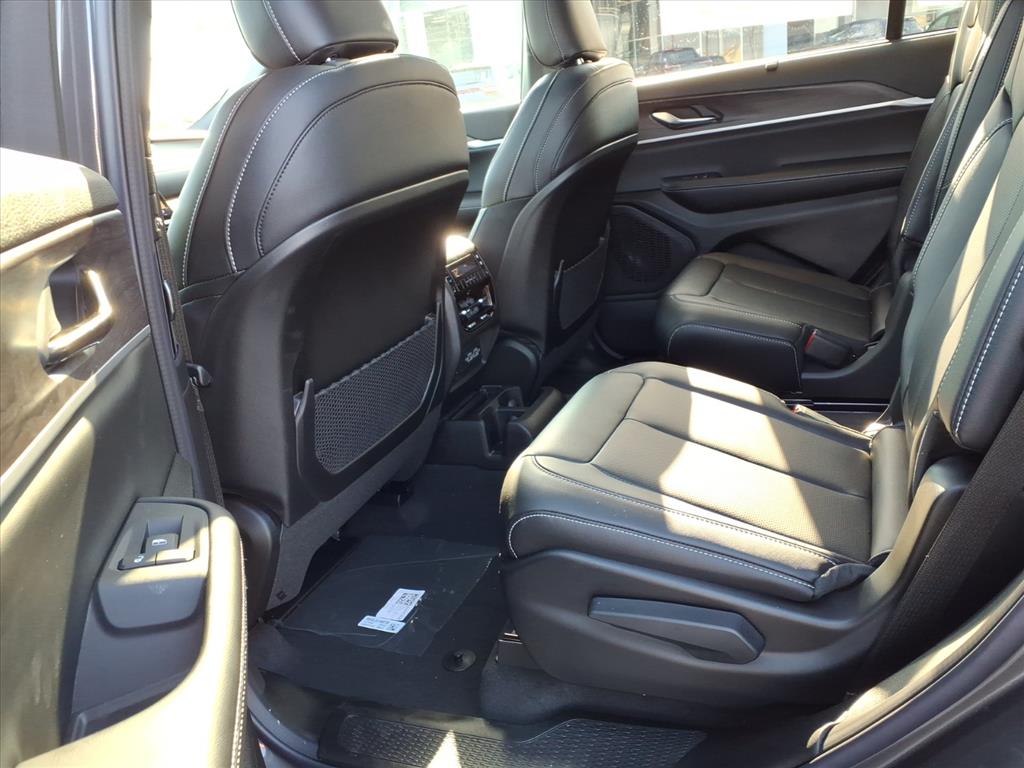 2025 Jeep Grand Cherokee Limited photo 4