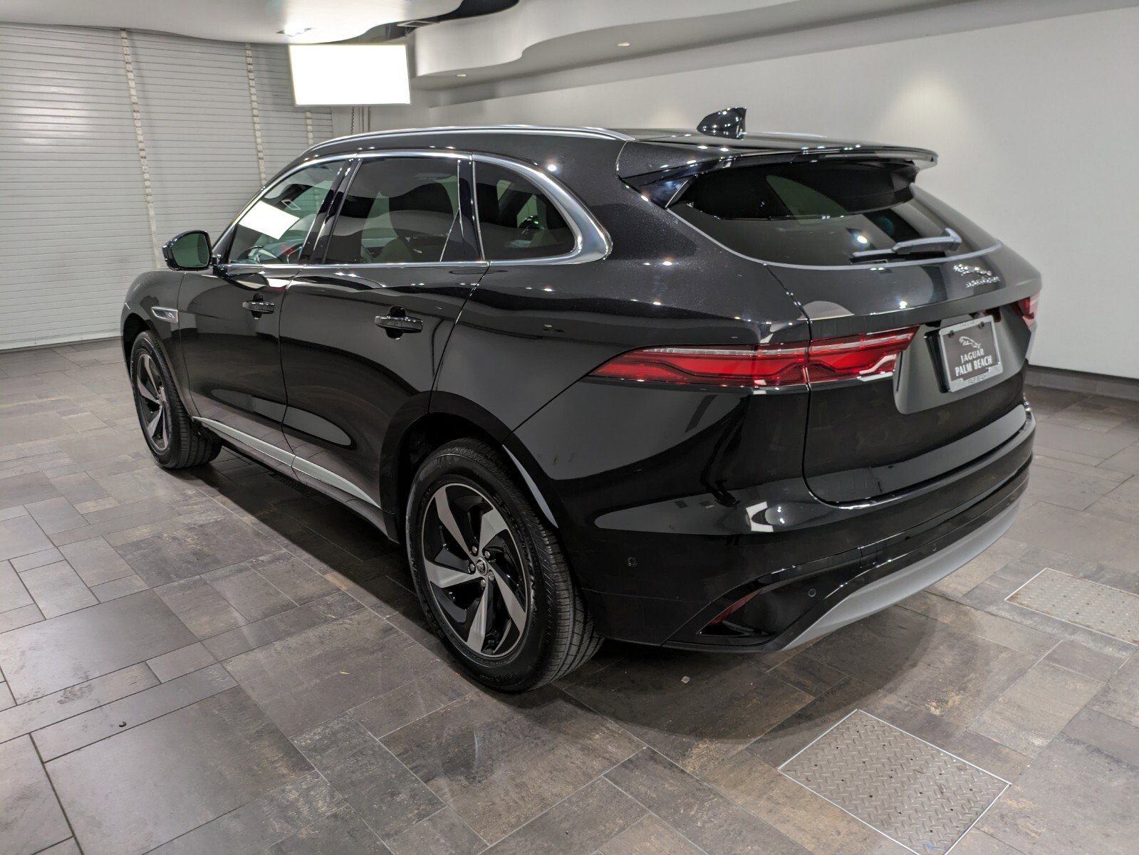 2025 Jaguar F-PACE R-Dynamic S P250 photo 4