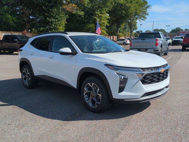 2025 Chevrolet Trax LT photo 2