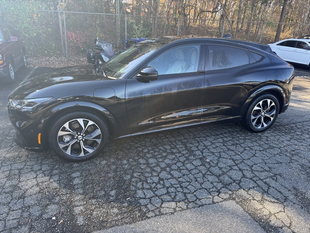 2022 Ford Mustang Mach-E Premium photo 4