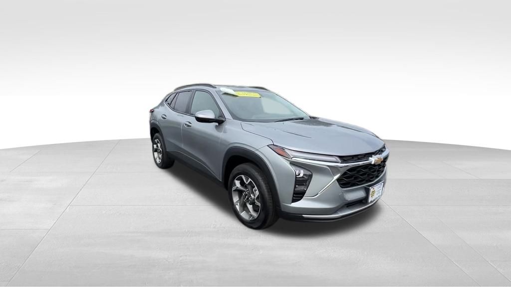2024 Chevrolet Trax LT photo 3
