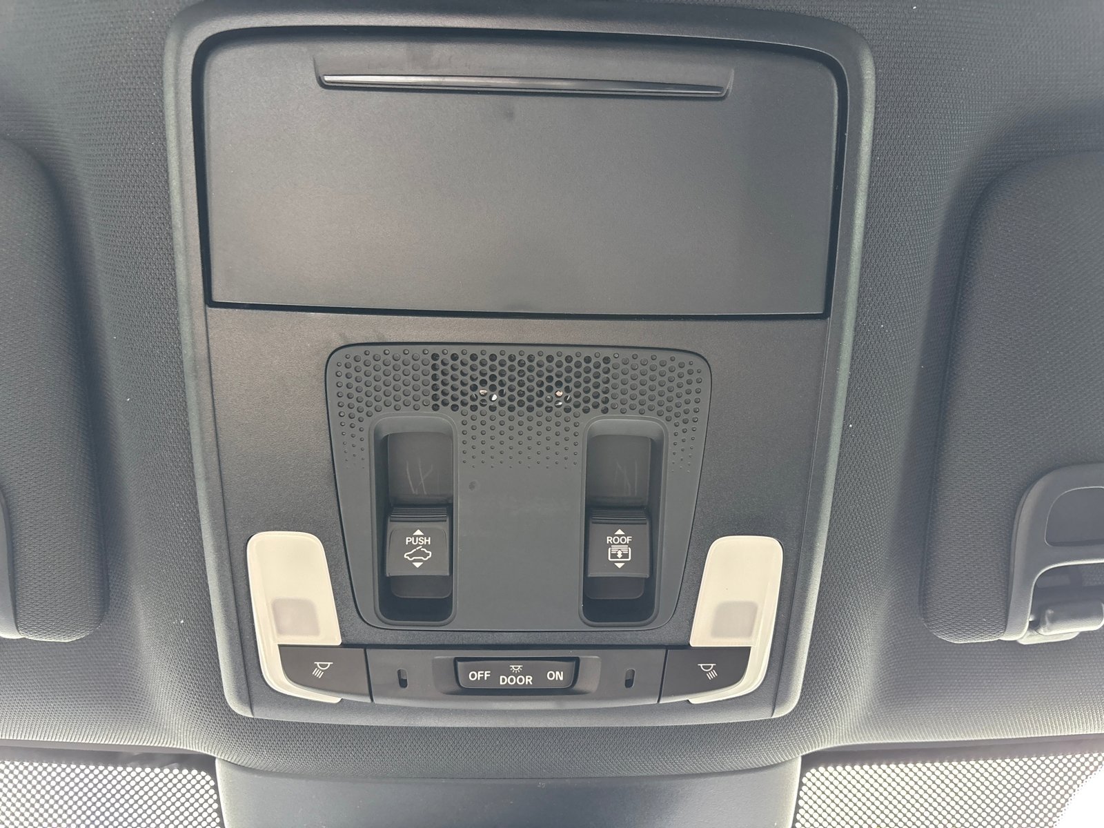 2025 Honda Pilot TrailSport photo 4