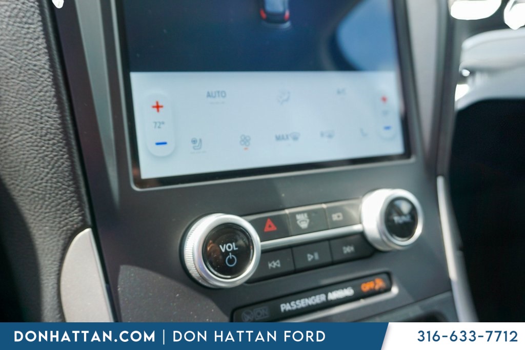 2022 Ford Edge SEL photo 9