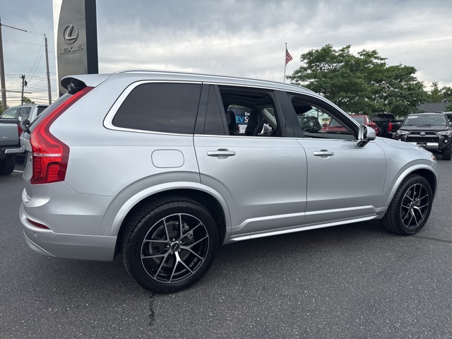 2022 Volvo XC90 T5 Momentum photo 3