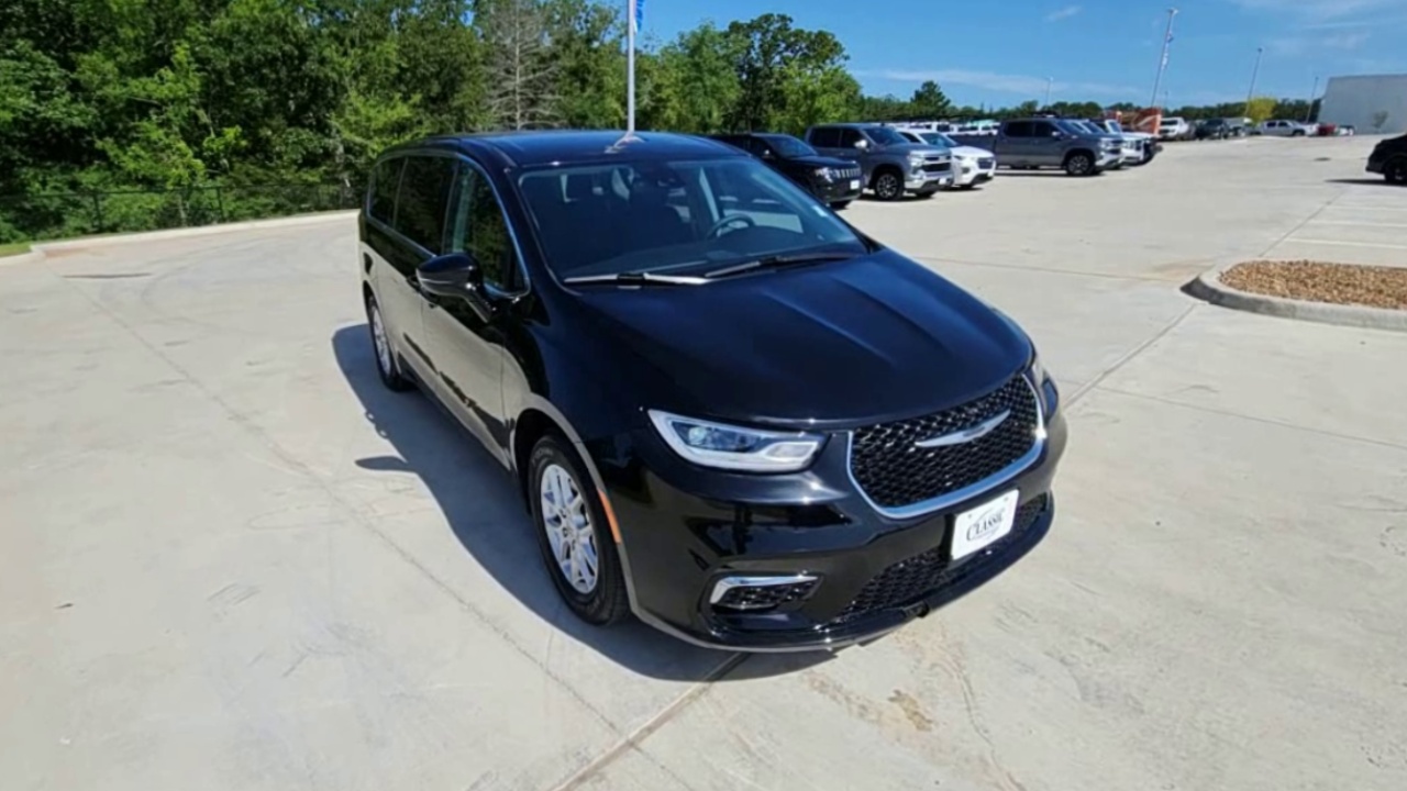 2024 Chrysler Pacifica Touring L photo 28