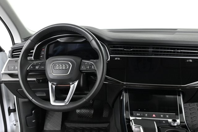 2024 Audi Q7 45 Premium photo 2