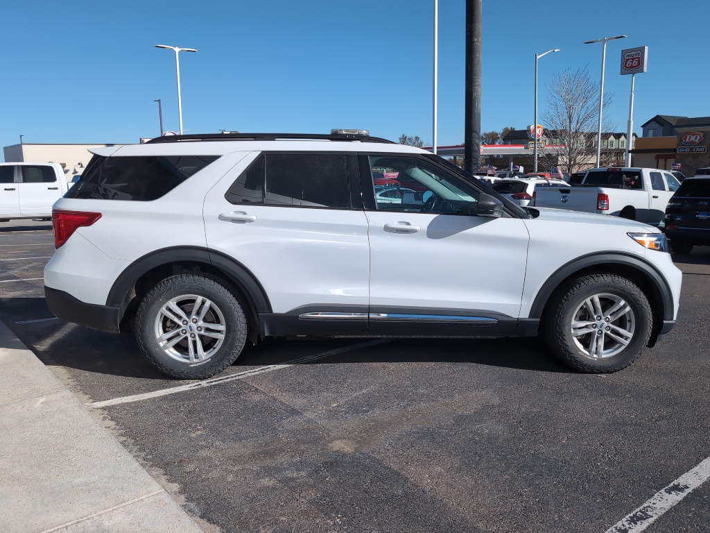2023 Ford Explorer XLT photo 3