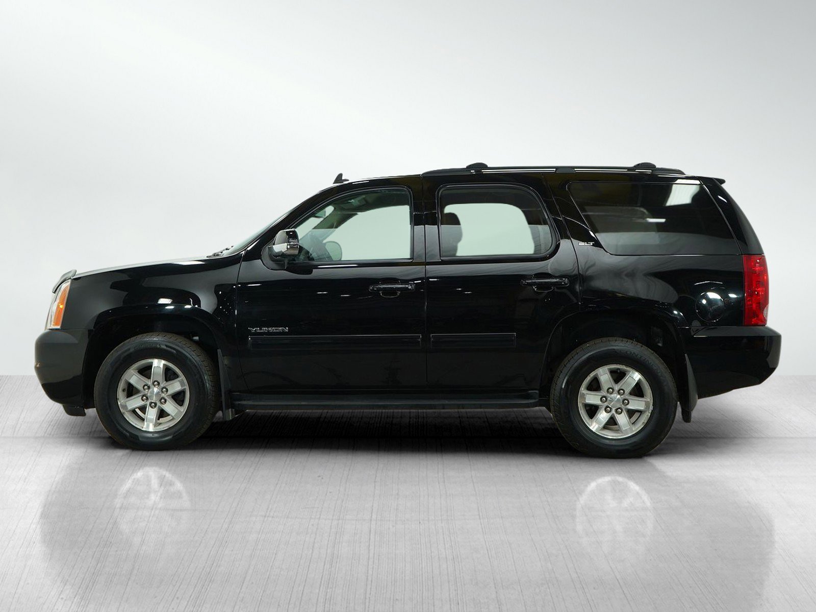 Used 2013 GMC Yukon SLT with VIN 1GKS2CE08DR331976 for sale in Burnsville, Minnesota