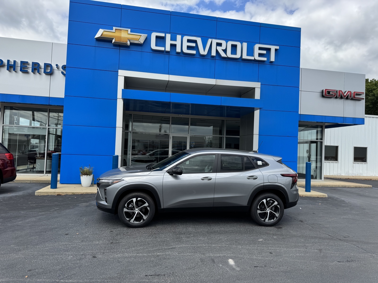 2025 Chevrolet Trax photo 2