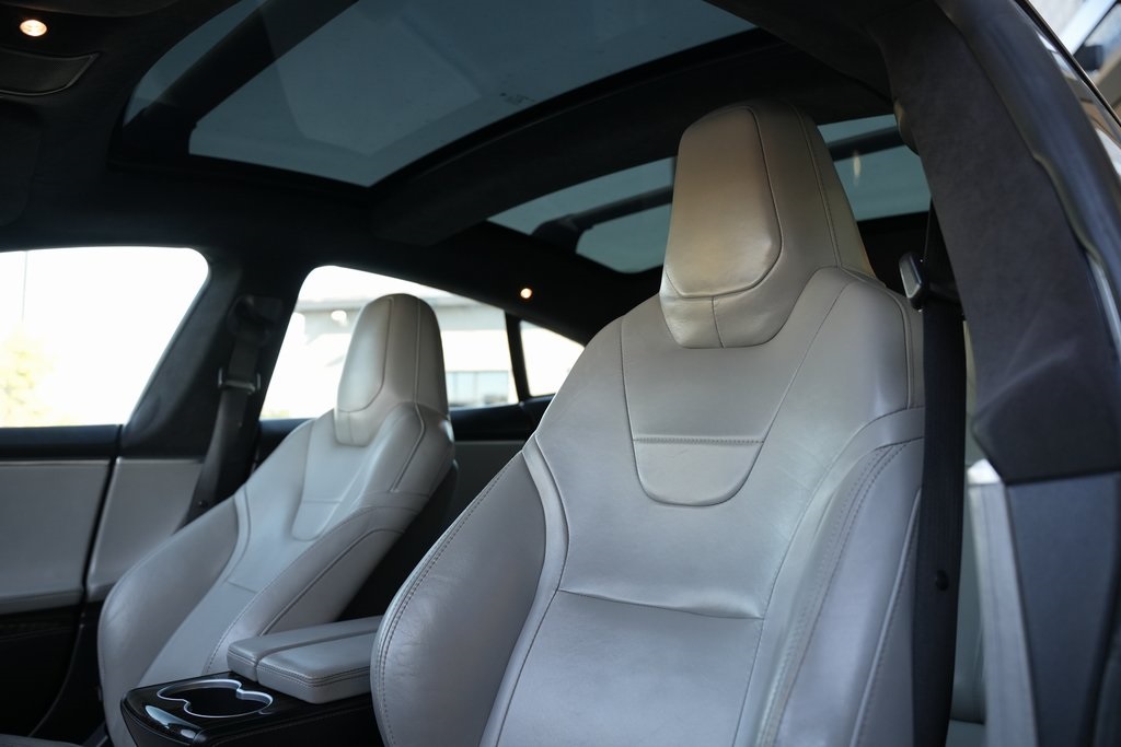 2016 Tesla Model S 70D photo 17