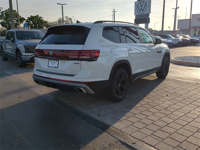 2025 Volkswagen Atlas Peak Edition SE photo 3