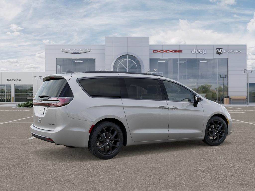 2026 Chrysler Pacifica Limited photo 4