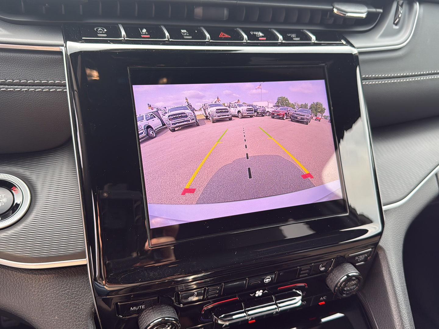 2025 Jeep Grand Cherokee Altitude photo 7