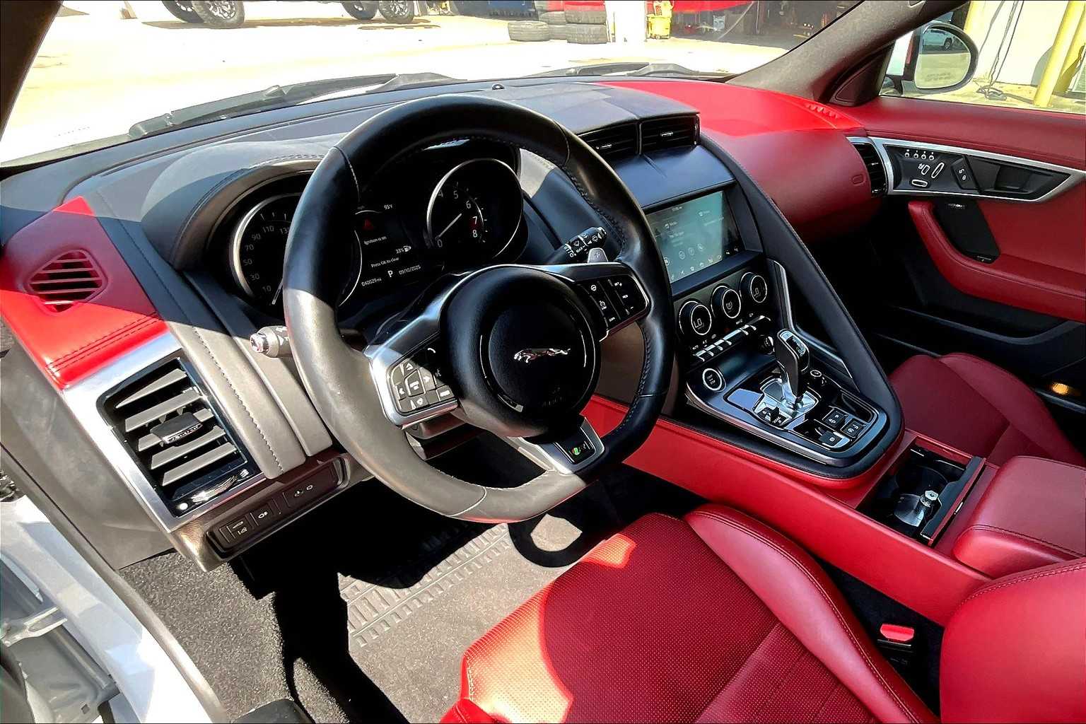 2020 Jaguar F-TYPE R photo 13