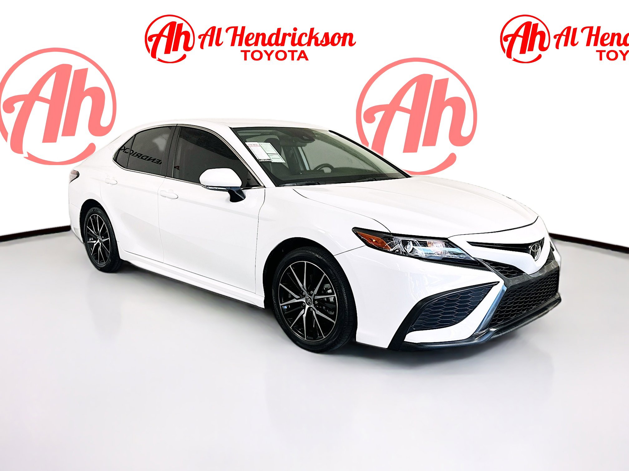 2024 Toyota Camry SE's photo