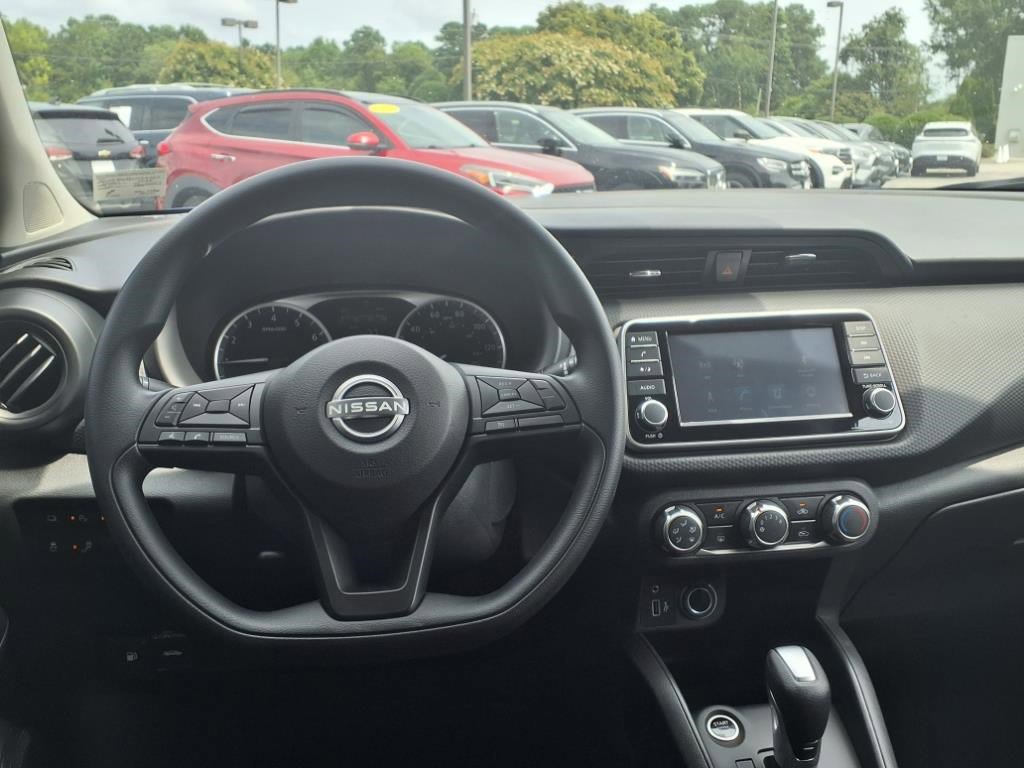 2025 Nissan Kicks Play S photo 11