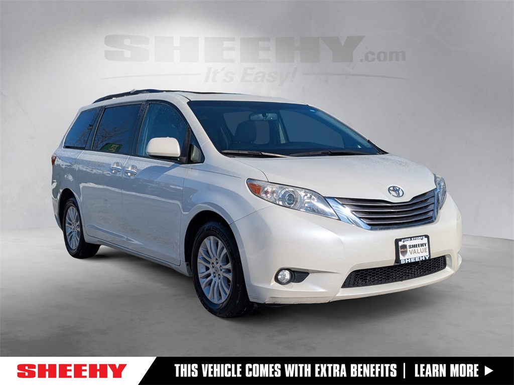 2015 Toyota Sienna XLE's photo