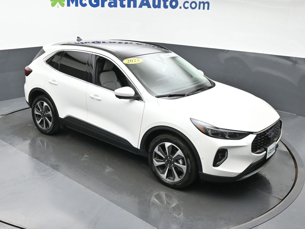 2023 Ford Escape Hybrid Platinum photo 2