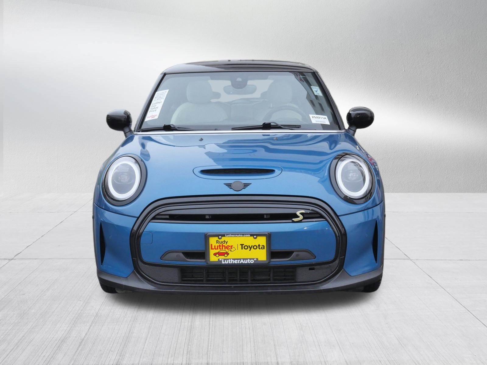 Used 2023 MINI Hardtop 2 Door SE with VIN WMW13DJ0XP2S72262 for sale in Golden Valley, MN