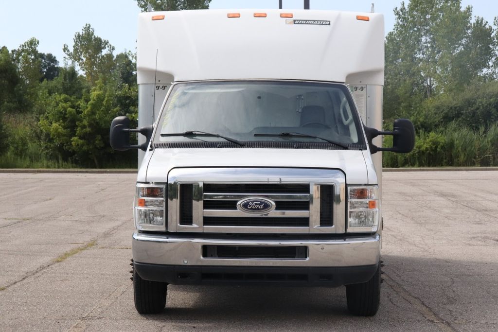 2015 Ford E-350 Base photo 2