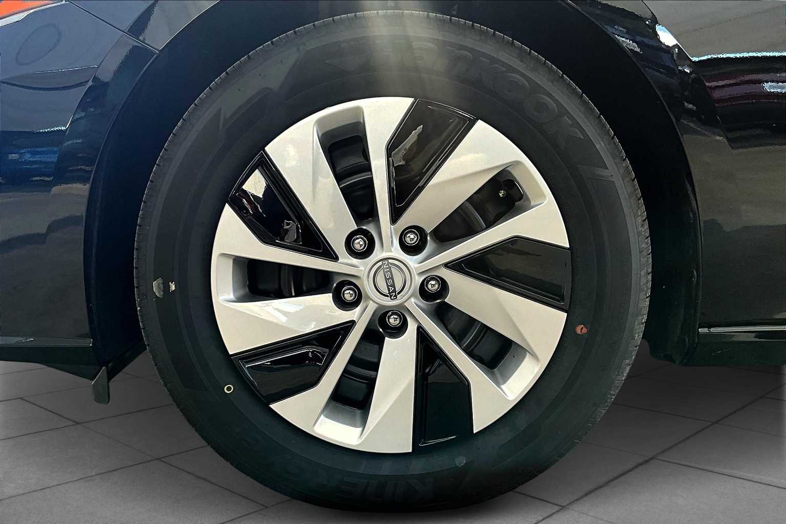 2025 Nissan Altima S photo 9