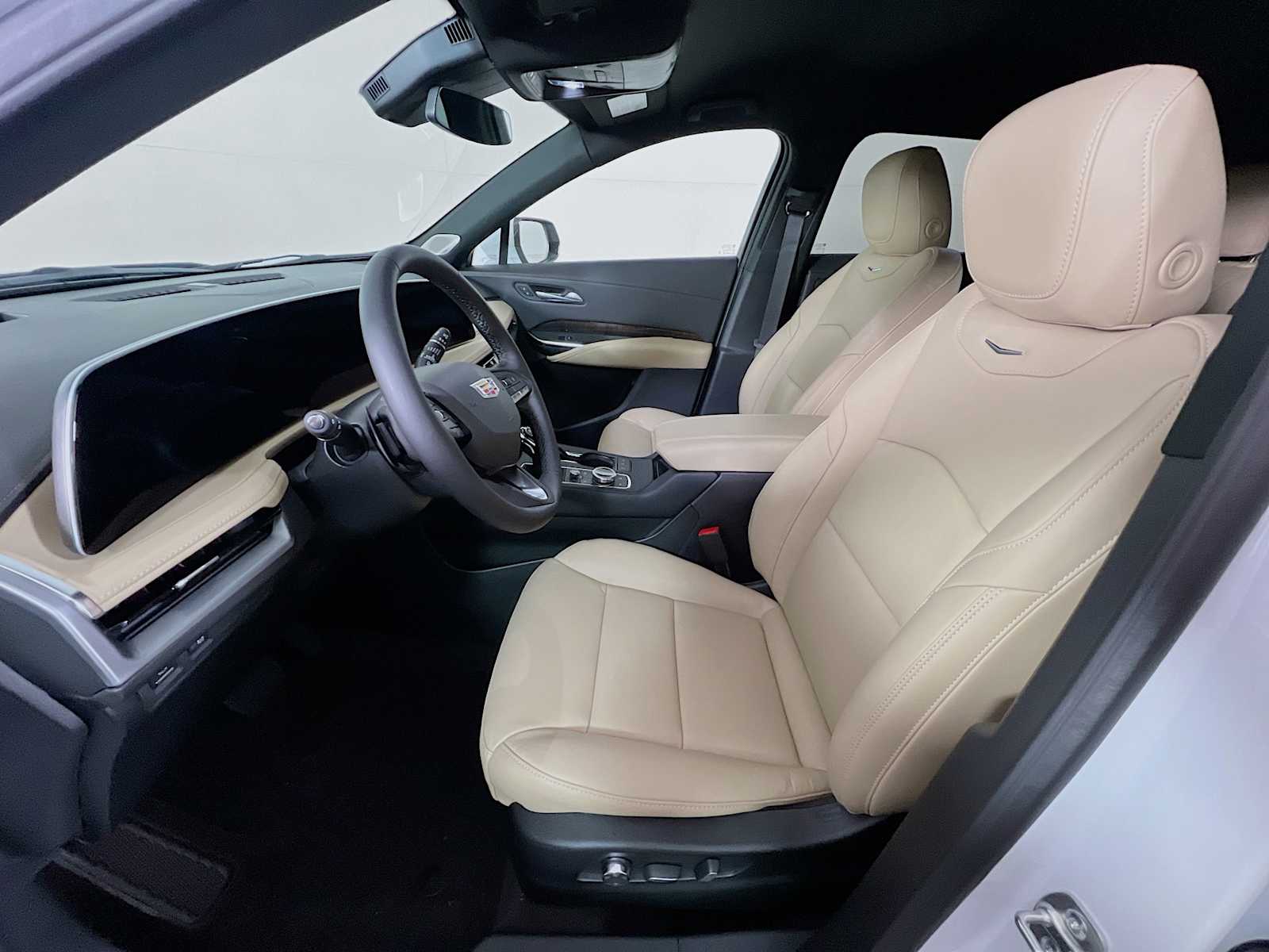 2025 Cadillac XT4 Premium Luxury photo 2