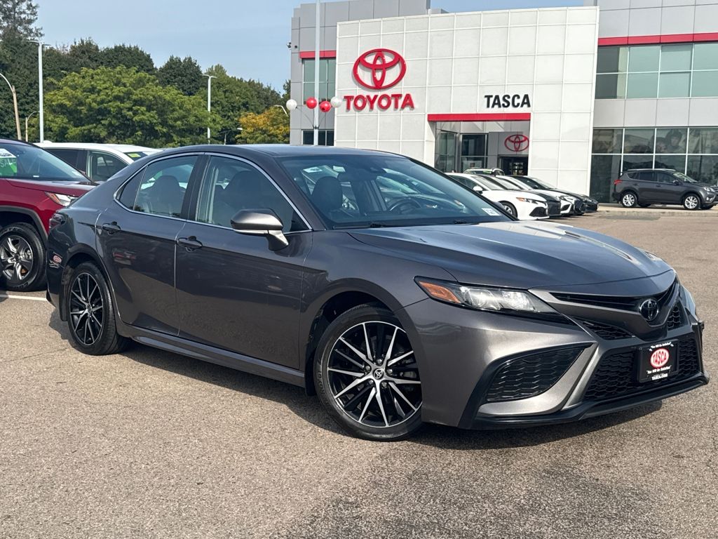 2023 Toyota Camry SE's photo