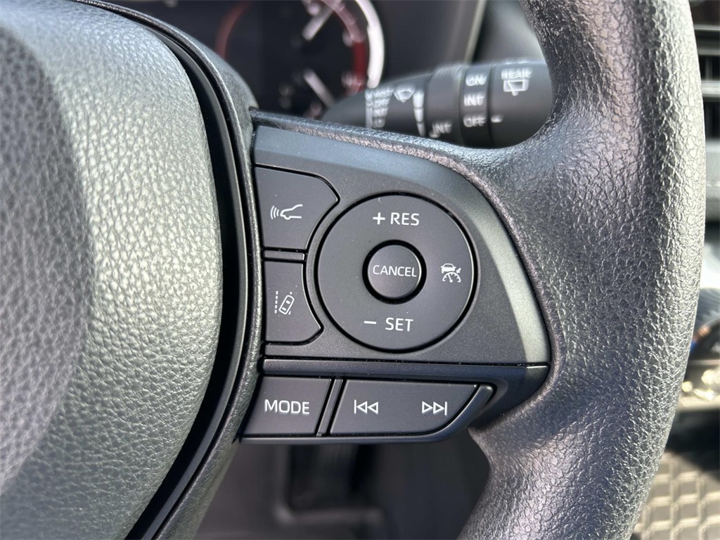 2024 Toyota RAV4 XLE photo 29