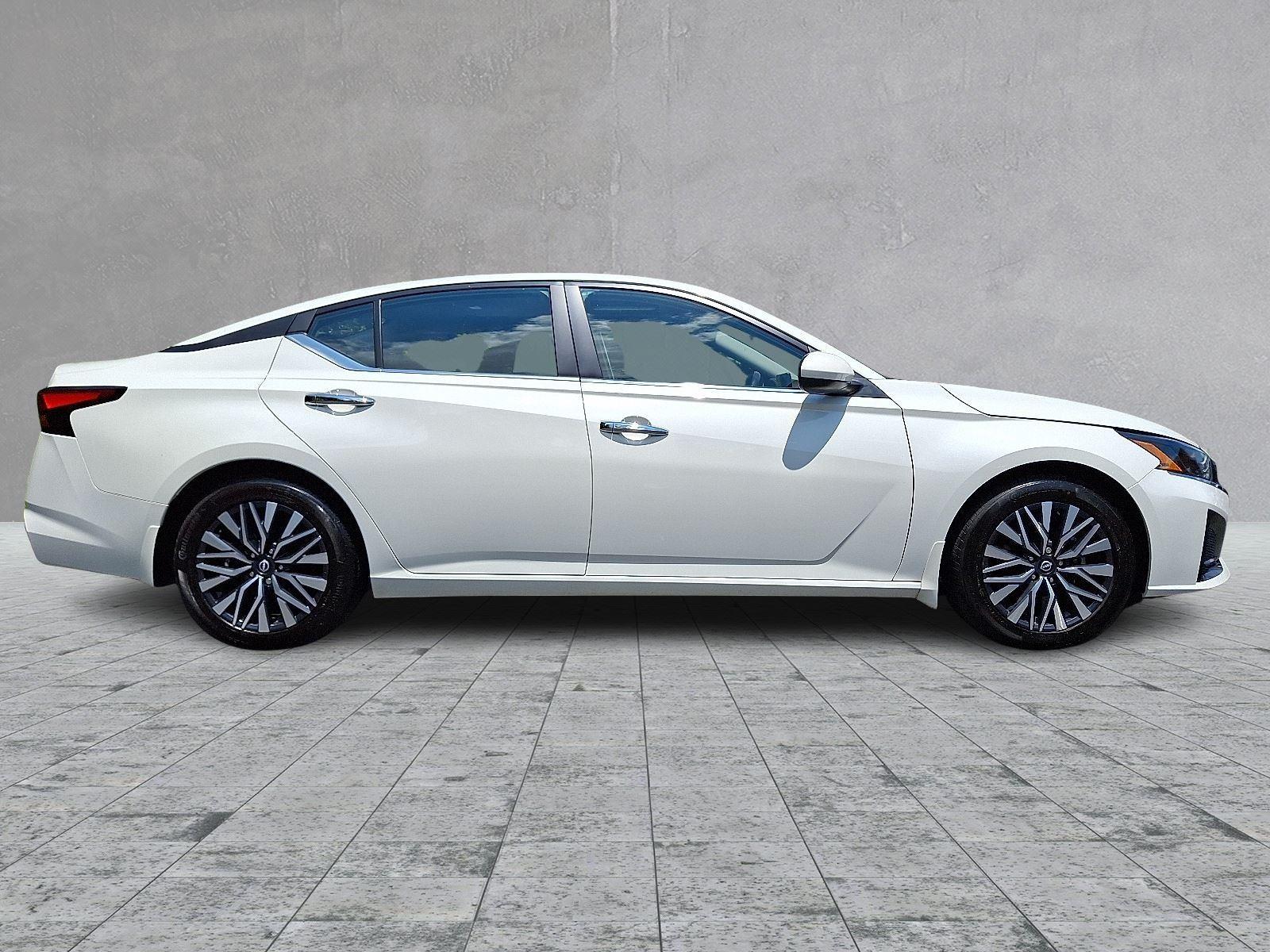 2023 Nissan Altima 2.5 SV photo 7