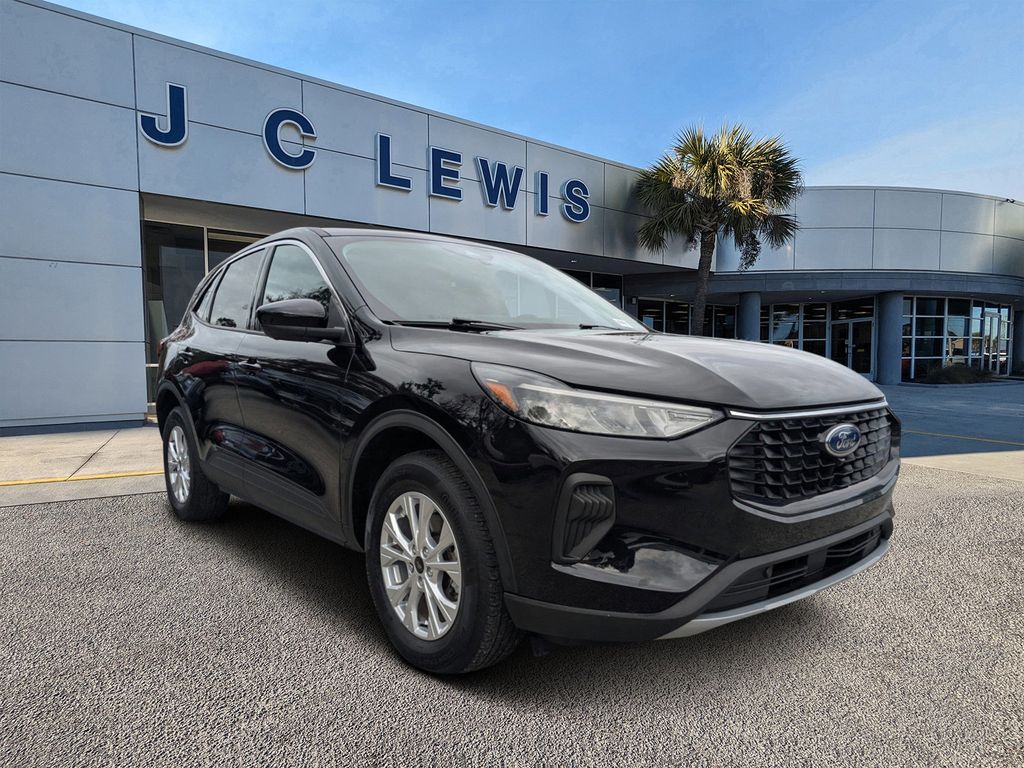2023 Ford Escape Active's photo