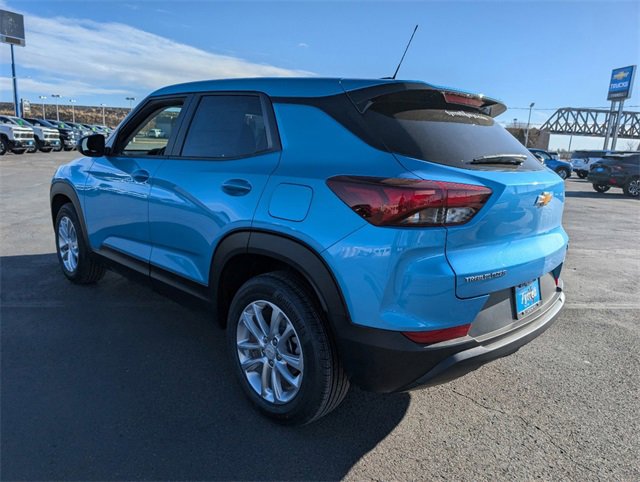 2025 Chevrolet Trailblazer LS photo 3