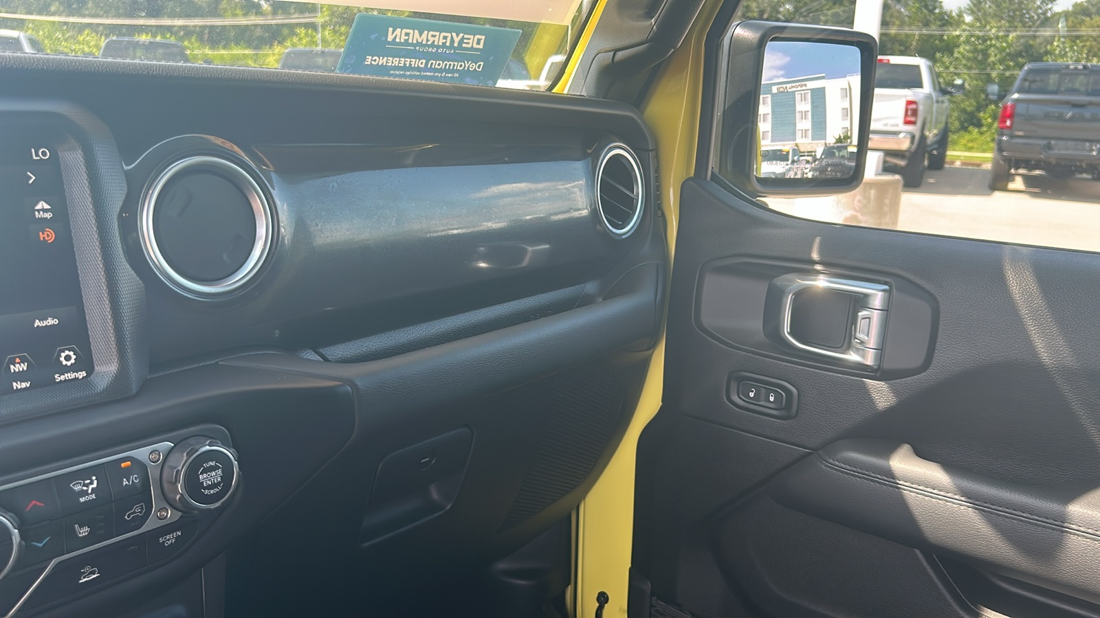 2023 Jeep Wrangler Sahara Altitude photo 23