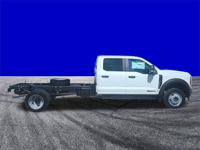 2025 Ford F-450 photo 3