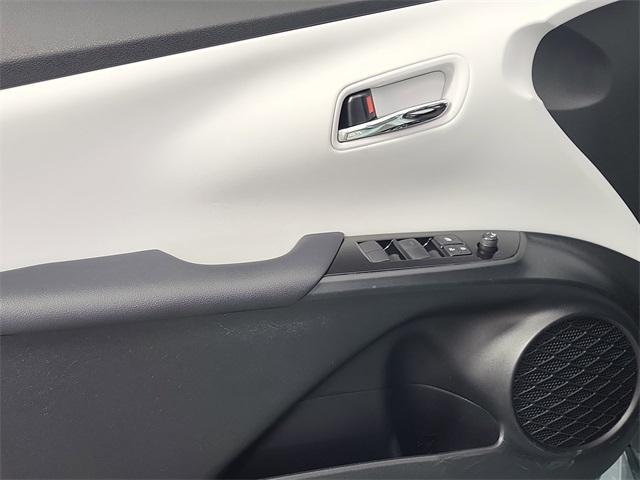 2021 Toyota Prius LE AWD-e photo 7
