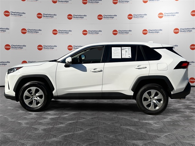 2022 Toyota RAV4 LE photo 2