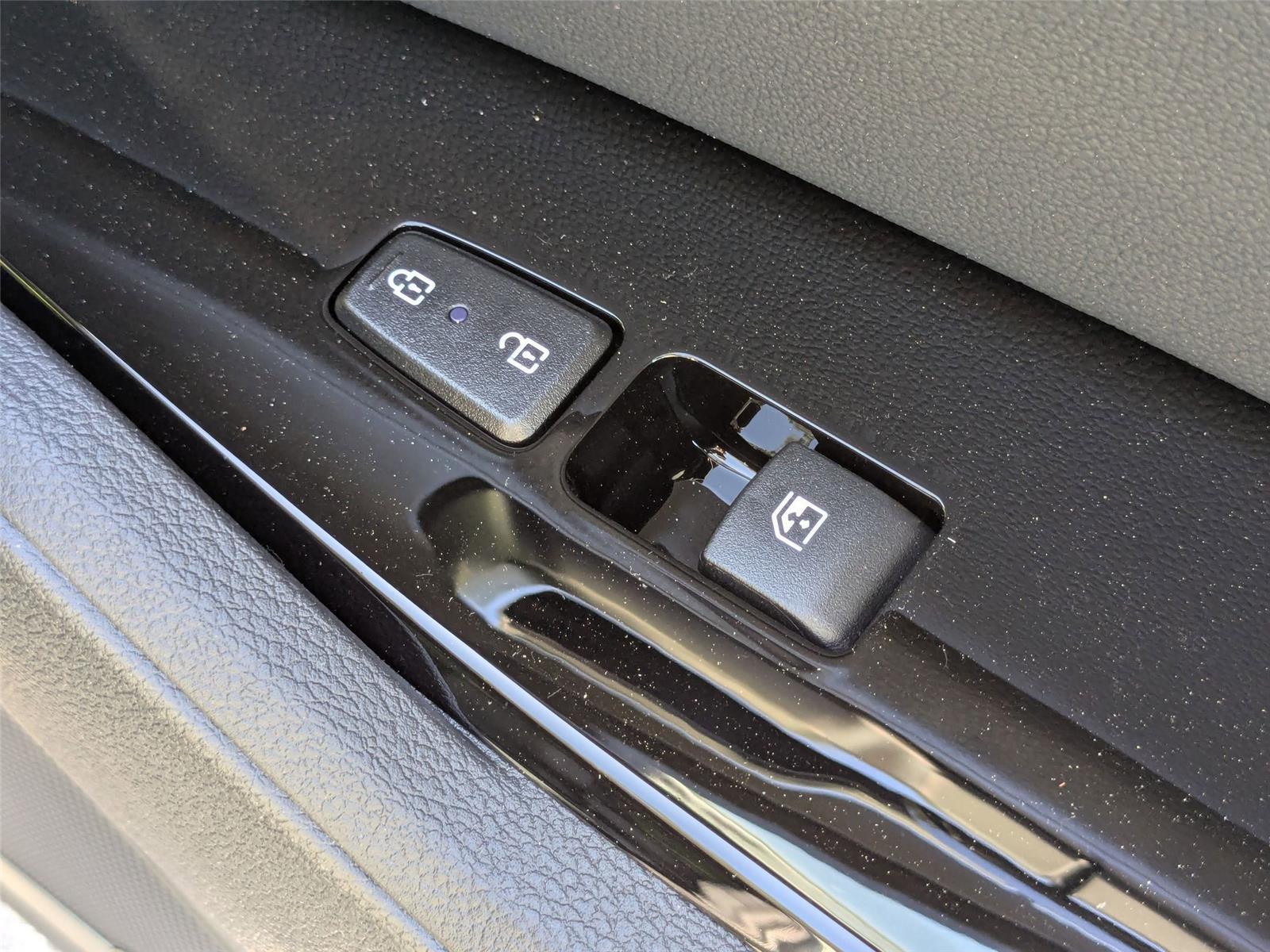 2025 Kia Sportage Plug-In Hybrid X-Line photo 34