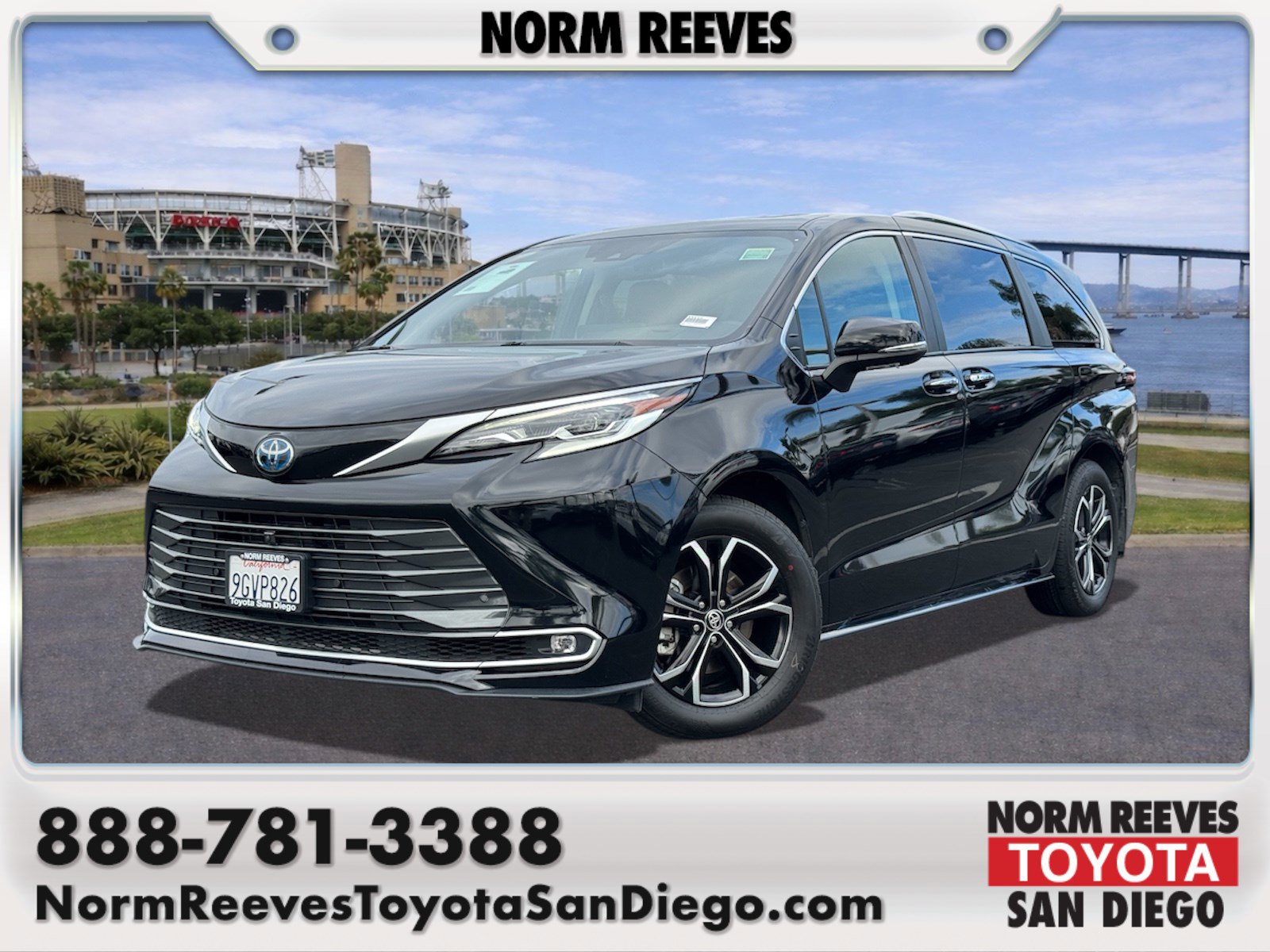 2023 Toyota Sienna Platinum's photo