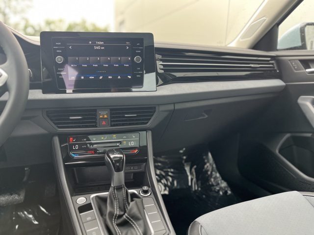2026 Volkswagen Jetta SE photo 5