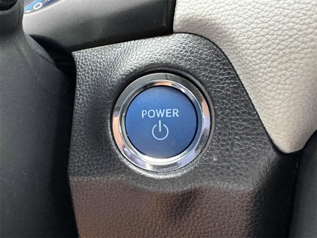 2022 Toyota RAV4 Hybrid XLE photo 7