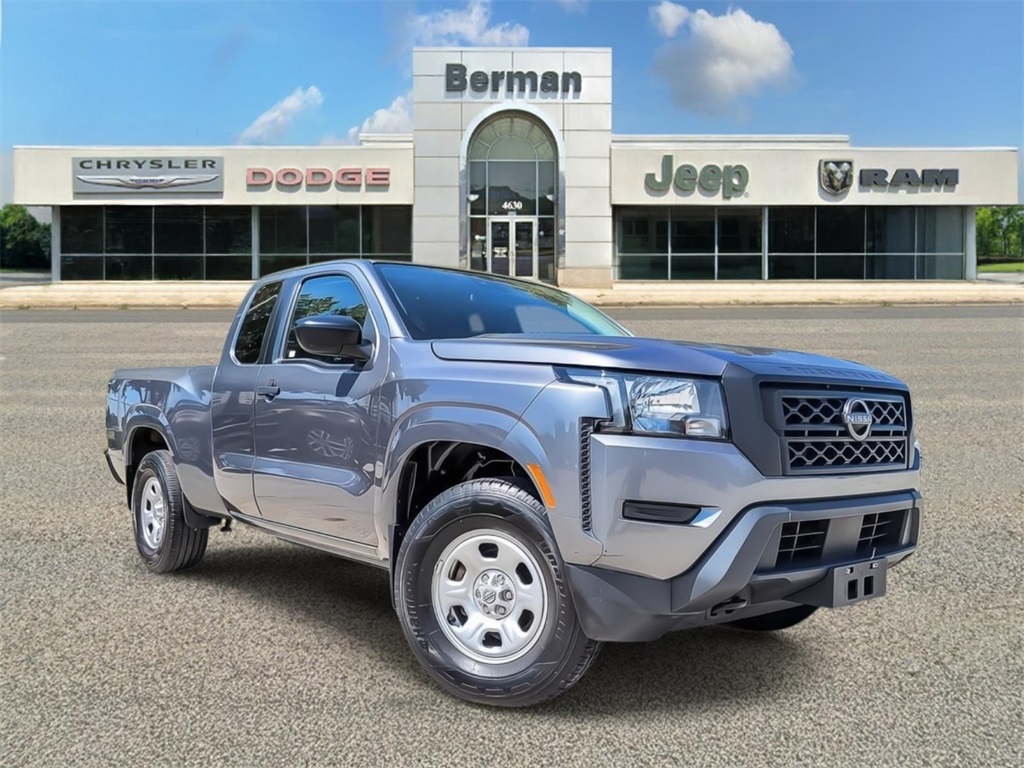 2022 Nissan Frontier S's photo