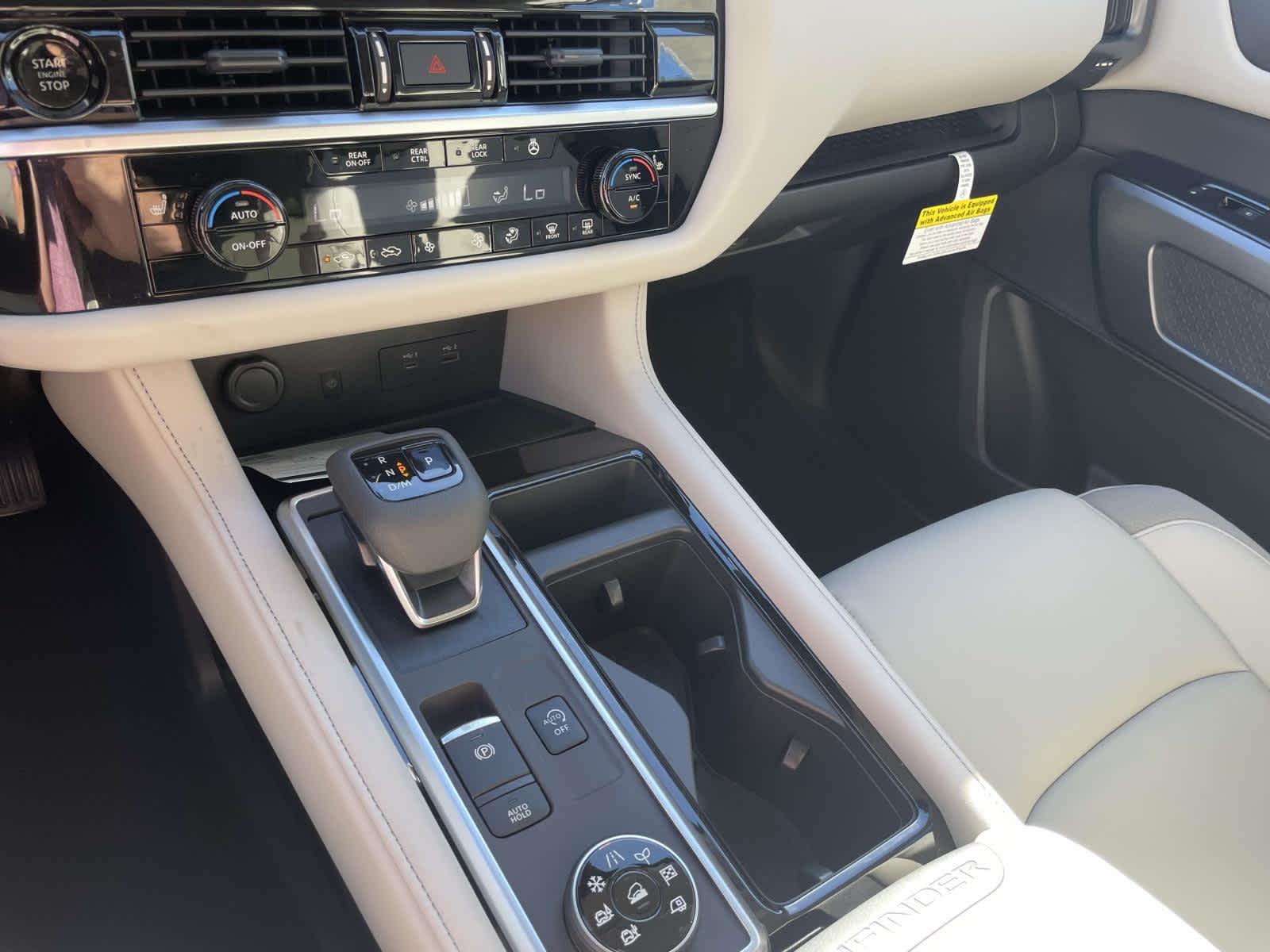 2025 Nissan Pathfinder SL photo 25