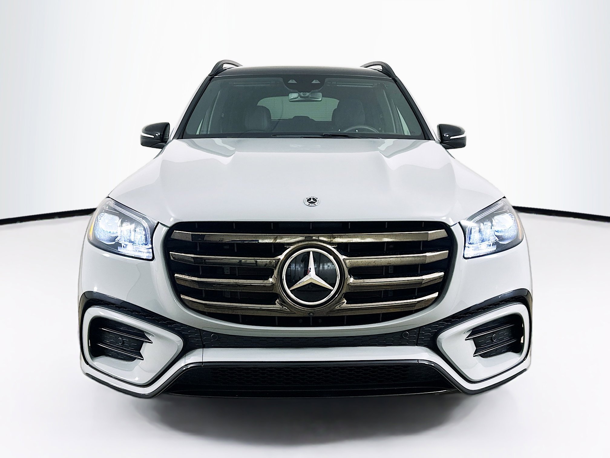 2025 Mercedes Benz GLS 450 4MATIC photo 2