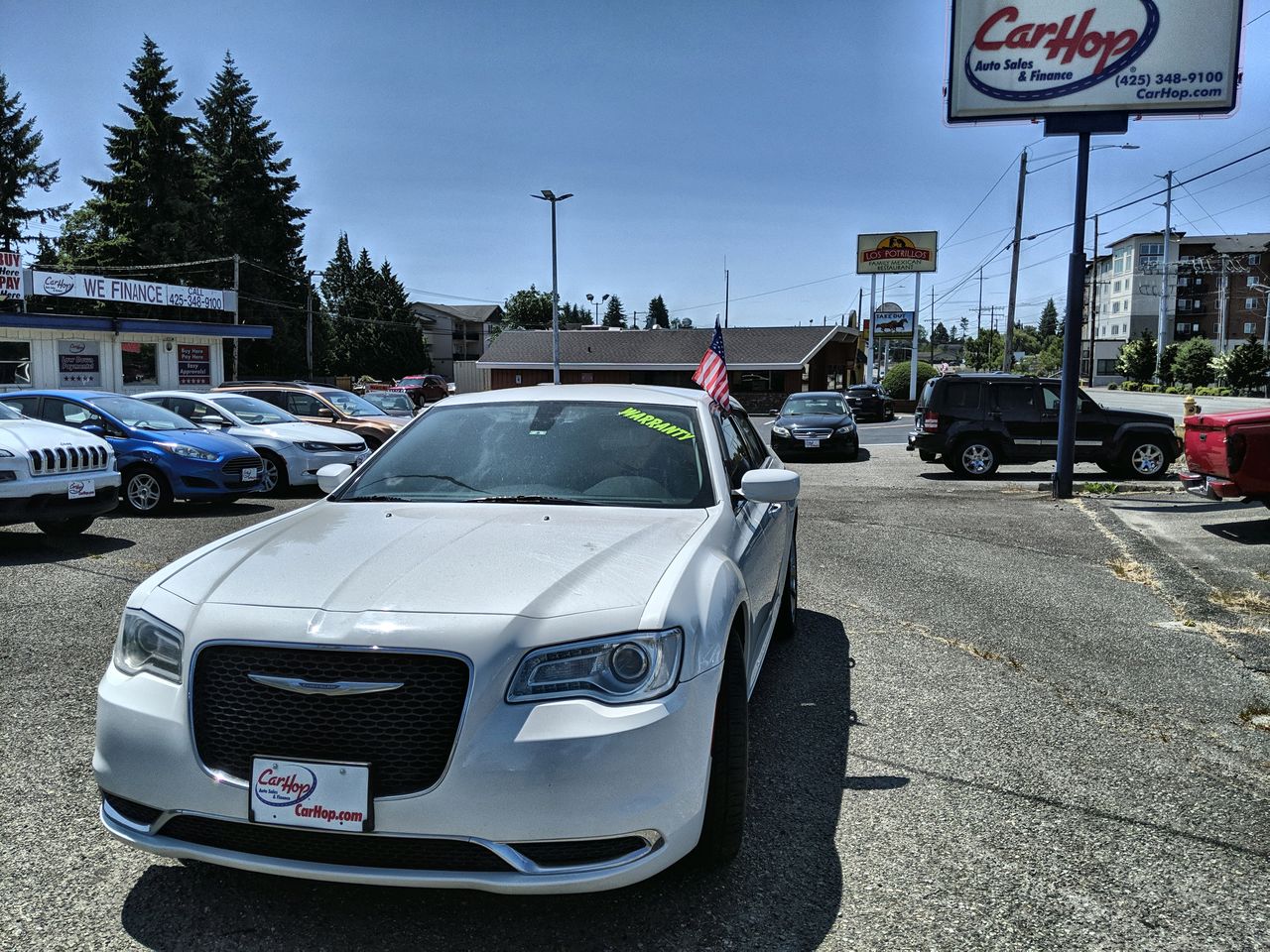 Used 2016 White Chrysler LIMITED image 1