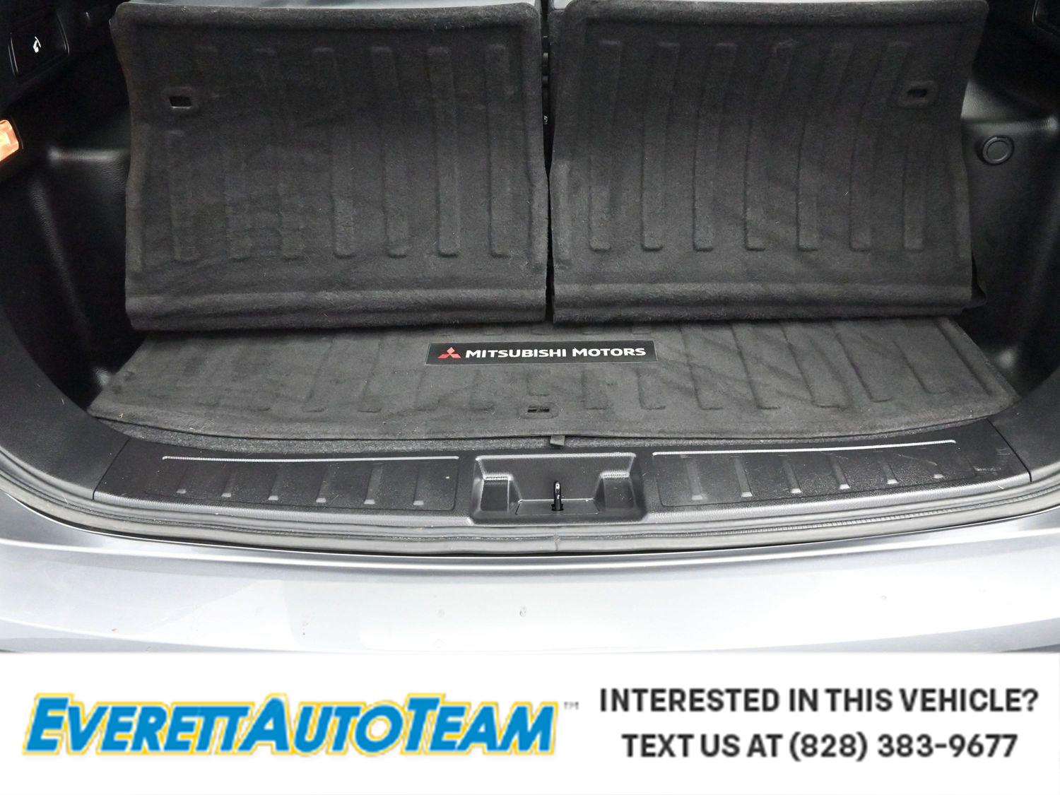 2022 Mitsubishi Outlander SE's photo