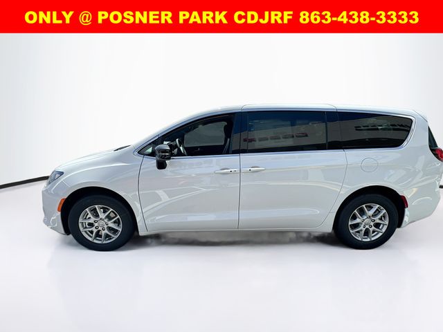 2025 Chrysler Voyager LX photo 8