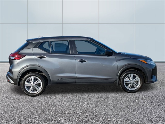 2025 Nissan Kicks Play S photo 3